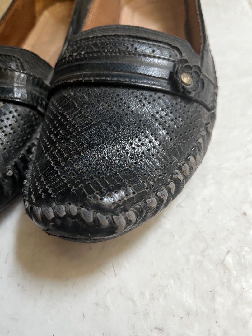 Black Patterned Slip-On Loafers Flat Shoes (Category: Loafers) located in Binan City. Submitted by med.ph7 (Listing ID 1465432283, Image 3). Description: 👞 FOR SALE: Black shoes •Size 41-42 •Black •Comfortable and easy to style •Perfect for everyday wear, errands, travel, school or work •Well used Please lower your expectations as this is a **preloved item**. 😊 Kindly check all the photos carefully for the actual condition and any signs of use.