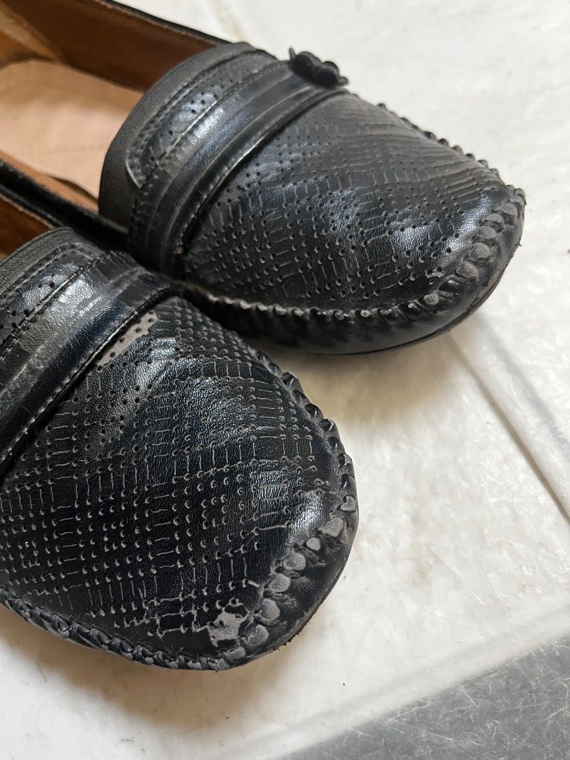 Black Patterned Slip-On Loafers Flat Shoes (Category: Loafers) located in Binan City. Submitted by med.ph7 (Listing ID 1465432283, Image 2). Description: 👞 FOR SALE: Black shoes •Size 41-42 •Black •Comfortable and easy to style •Perfect for everyday wear, errands, travel, school or work •Well used Please lower your expectations as this is a **preloved item**. 😊 Kindly check all the photos carefully for the actual condition and any signs of use.