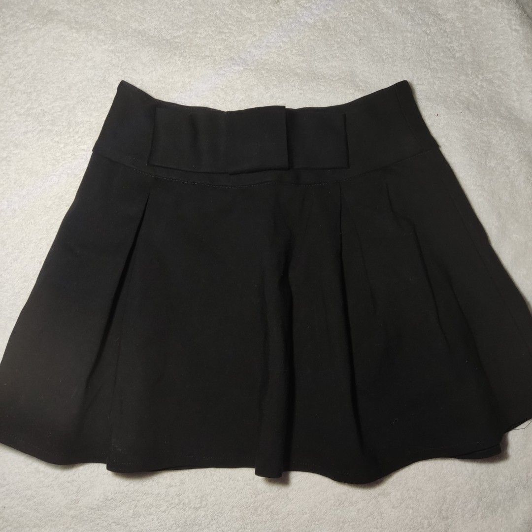 Black Ribbon Mini Skirt (Category: Skirts) located in Bacoor. Submitted by kmrynl (Listing ID 1465460197, Image 1). Description: Rfs: decluttering - no issue - with side zipper - manage expectations; no ww - see last photos for measurements (in) MOP: BPI/Maribank only MOD: J&T/Lalamove.