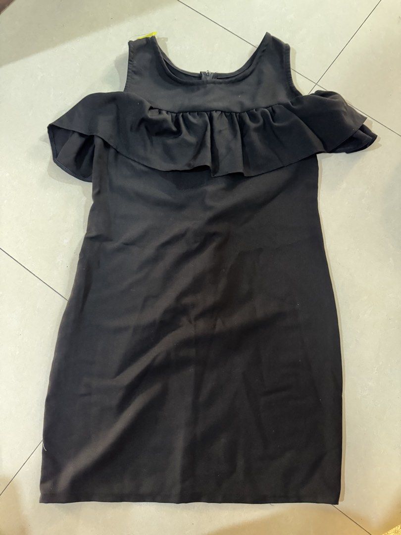 Black Ruffle Cold Shoulder Dress (Category: Dresses) located in Quezon City. Submitted by sweetlyluxe (Listing ID 1465484365, Image 1). Description: - Color: Black - Size: fits small to semi medium - Length: Short dress - Design: Cold-shoulder with ruffled overlay top - Neckline: Scoop neck - Closure: Back zipper - Fit: Comfortable and easy to style - Occasion: Perfect for casual outings or evening events.