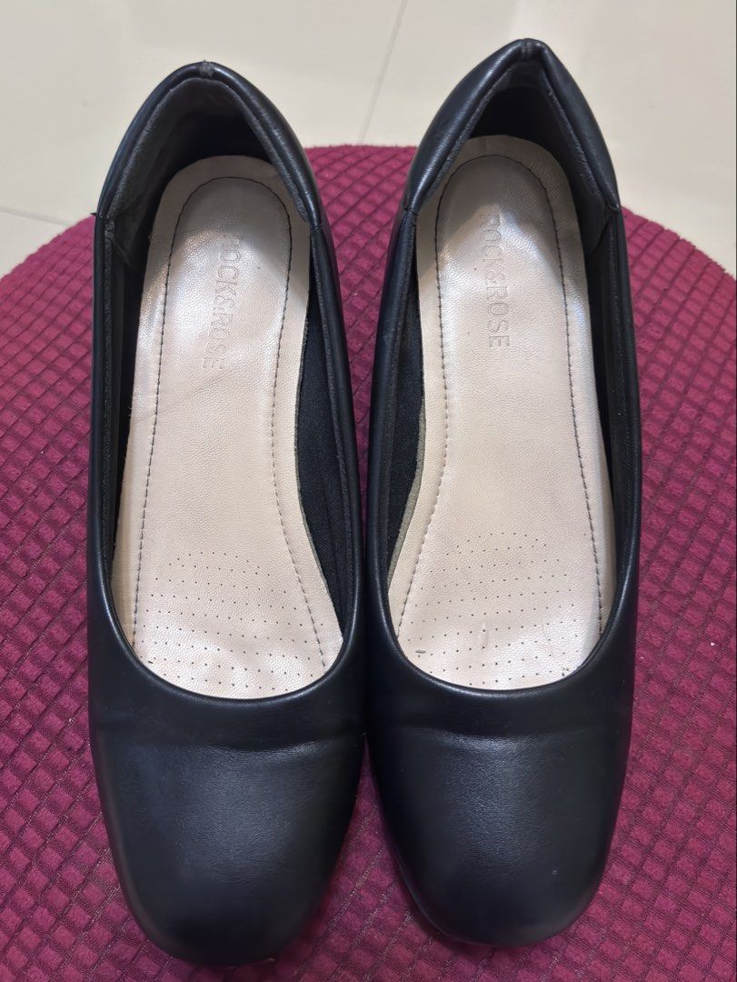 Black School Shoes (Category: Shoe inserts) located in Manila. Submitted by niellaeun (Listing ID 1465560552, Image 1). Description: Original Prize: 1,699 Perfect for everyday use in school Has minor dents on the back of the shoes (see pictures) Size: EUR 39 US 8 RFS: Decluttering .