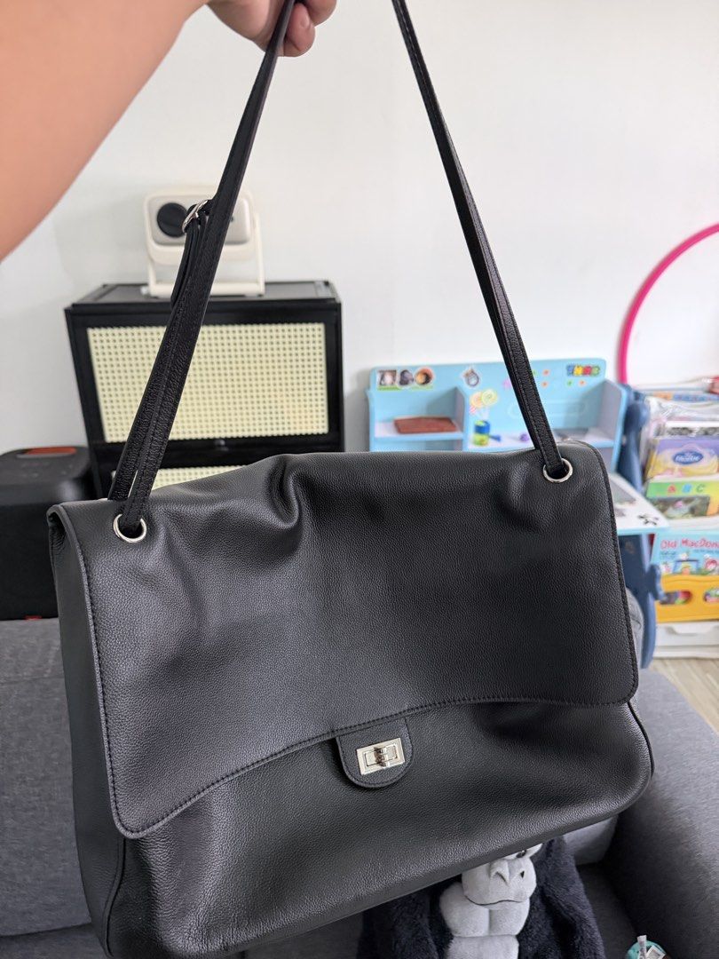 Black Shoulder Crossbody Bag (Category: Shoulder Bags) located in Quezon City. Submitted by MissusB (Listing ID 1465427043, Image 2). Description: Leather. Soft Flap bag NO BRAND Alam nyo na anong look peg nito LARGE, 40cm length. Kasya 13in mac air sa slot sa likod ng inside flap. May dedicated sya - Style: Black textured leather shoulder bag with a structured flap - Hardware: Silver-tone twist lock and metal strap rings - Strap: Long and adjust