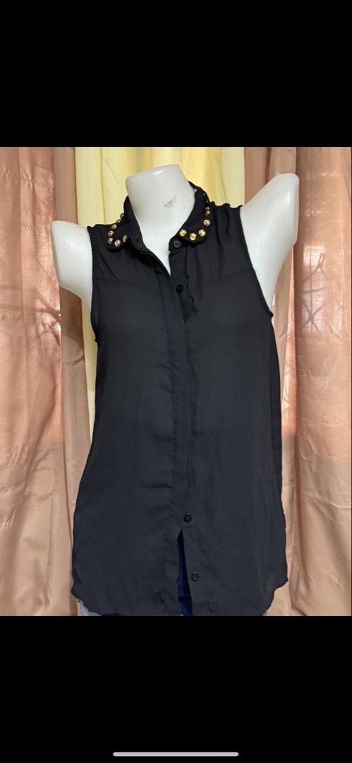 Black sleeveless button-down top with gold studs (Category: Sleeveless) located in Marikina City. Submitted by lorradel (Listing ID 1465394612, Image 1). Description: - Color: Black - Style: Sleeveless button-down with hidden placket - Detail: Chic gold studs on the collar - Fabric: Lightweight, semi-sheer chiffon-like material - Fit: Regular length, versatile for casual or night out looks - Matching: Great with denim shorts, skirts, or jeans - m