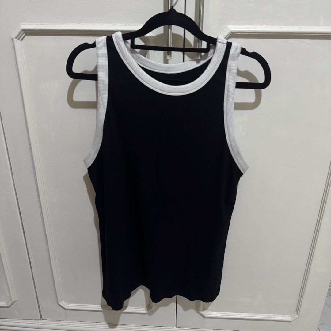 Black Top (Category: Sleeveless) located in Vigan. Submitted by chiyannav (Listing ID 1465490622, Image 1). Description: .