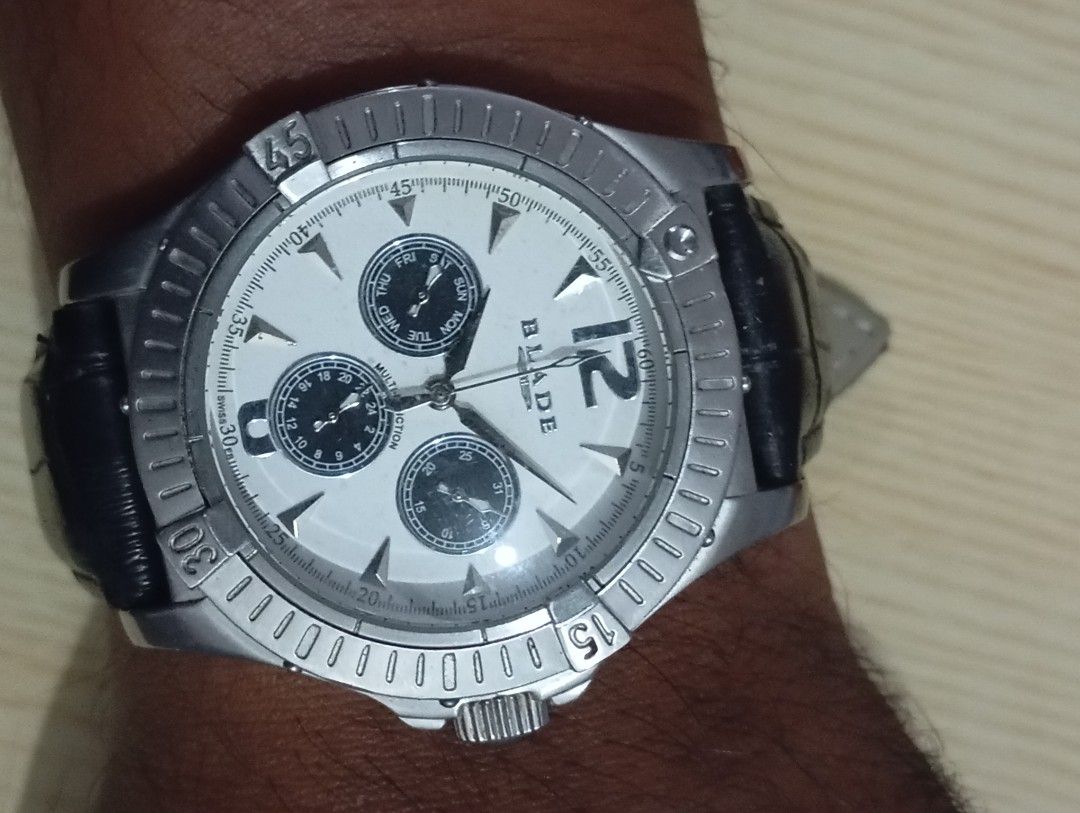 Blade (Category: Men's Watches) located in Las Pinas. Submitted by quick_deals_great_finds2 (Listing ID 1465499845, Image 3). Description: Original good working condition Quartz with battery 40mm rotating bezel screw.