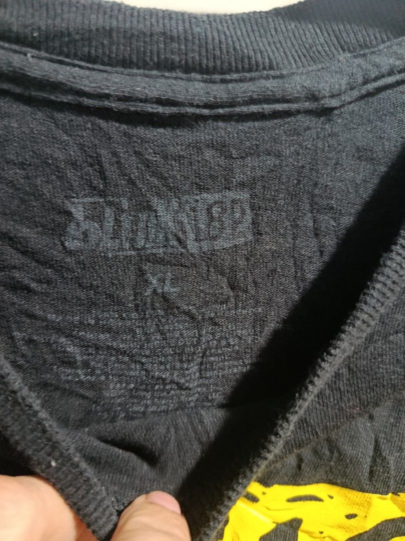 Blink-182 (Category: Activewear) located in Cebu City. Submitted by lijra (Listing ID 1465441796, Image 3). Description: blink-182 xl on tag D 23x29 In excellent condition 10/10 Cr Issue: need wash.