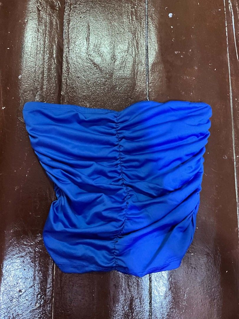 BLUE TUBE TOP (Category: Sleeveless) located in Manila. Submitted by zesshian (Listing ID 1465509085, Image 1). Description: -used once only -blue tube top - sexy top -pm for ww -xs to medium.