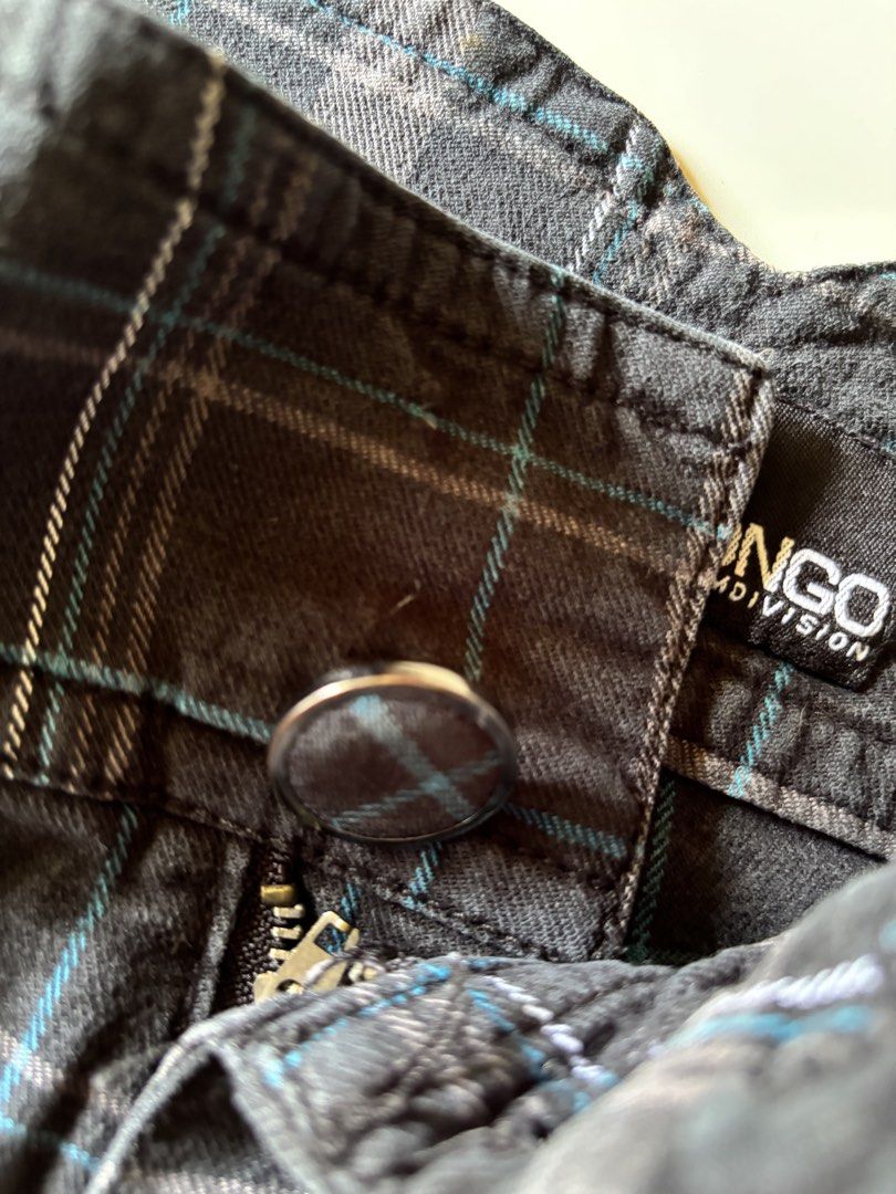 ‘Bongo’ Y2K low rise plaid micro shorts (Category: Shorts) located in Dumangas. Submitted by lavish.ph_igshop (Listing ID 1465445266, Image 3). Description: Size: W 30 | L 9 | R 8 | Opening 11.5 missing button.