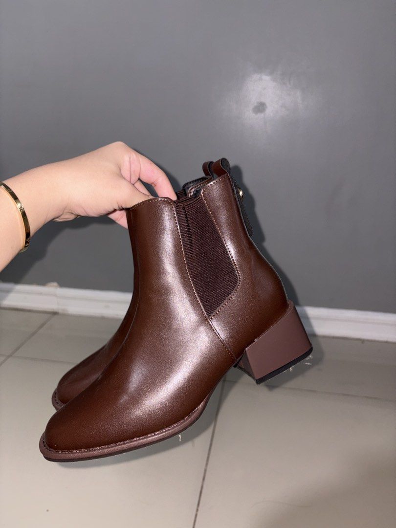 BOOTS (Category: Boots) located in Manila. Submitted by coleenb_ (Listing ID 1465444081, Image 3). Description: .