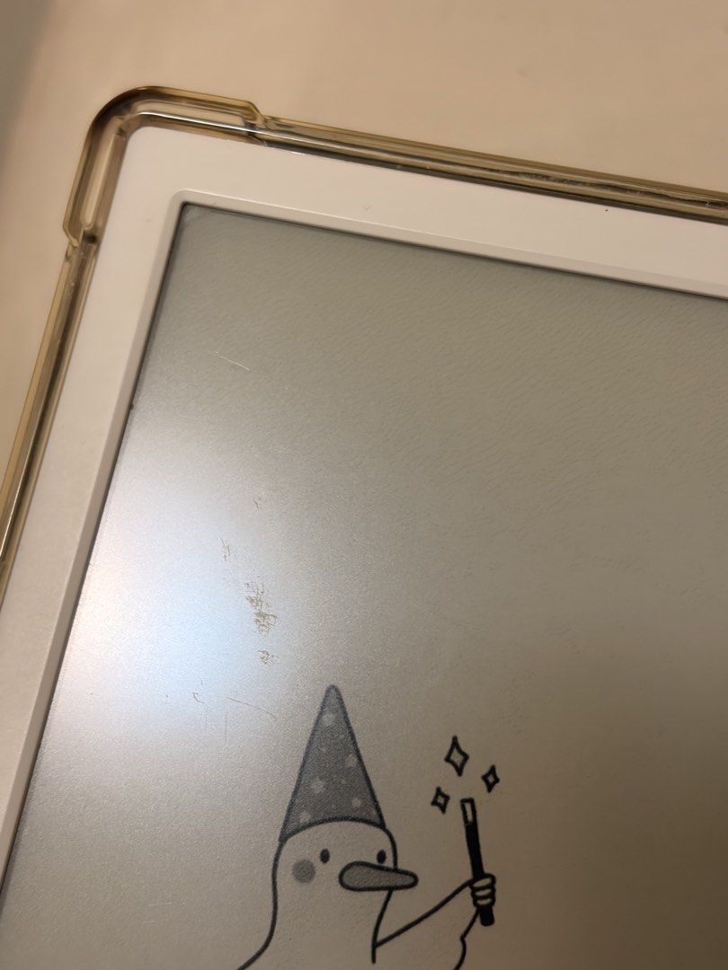 BOOX E-Reader （分類：電子書閱讀器）位於 Hong Kong。 由 beansbeanss 提交（商品編號 1465494796，圖片 3）。簡介： BOOX 6" poke 4 Lite (white) 150 g 極致輕薄 入門級 6’‘ 開放式電子閱讀器 解析度 758 x 1024 ( 212 dpi ) 高通驍龍 2.0 GHz 四核 處理器 Android 11 系統 ( Google Play) 2GB RAM + 16GB ROM 可調節色溫閱讀前燈 Wi-Fi 2.4 G & 5G+藍芽 5.0 Type-C 埠 ( 支持 OTG ) 7.1 mm 超薄機身 螢幕有輕微花 運作正常 叉電正常 想upgrade買另一部所以放。