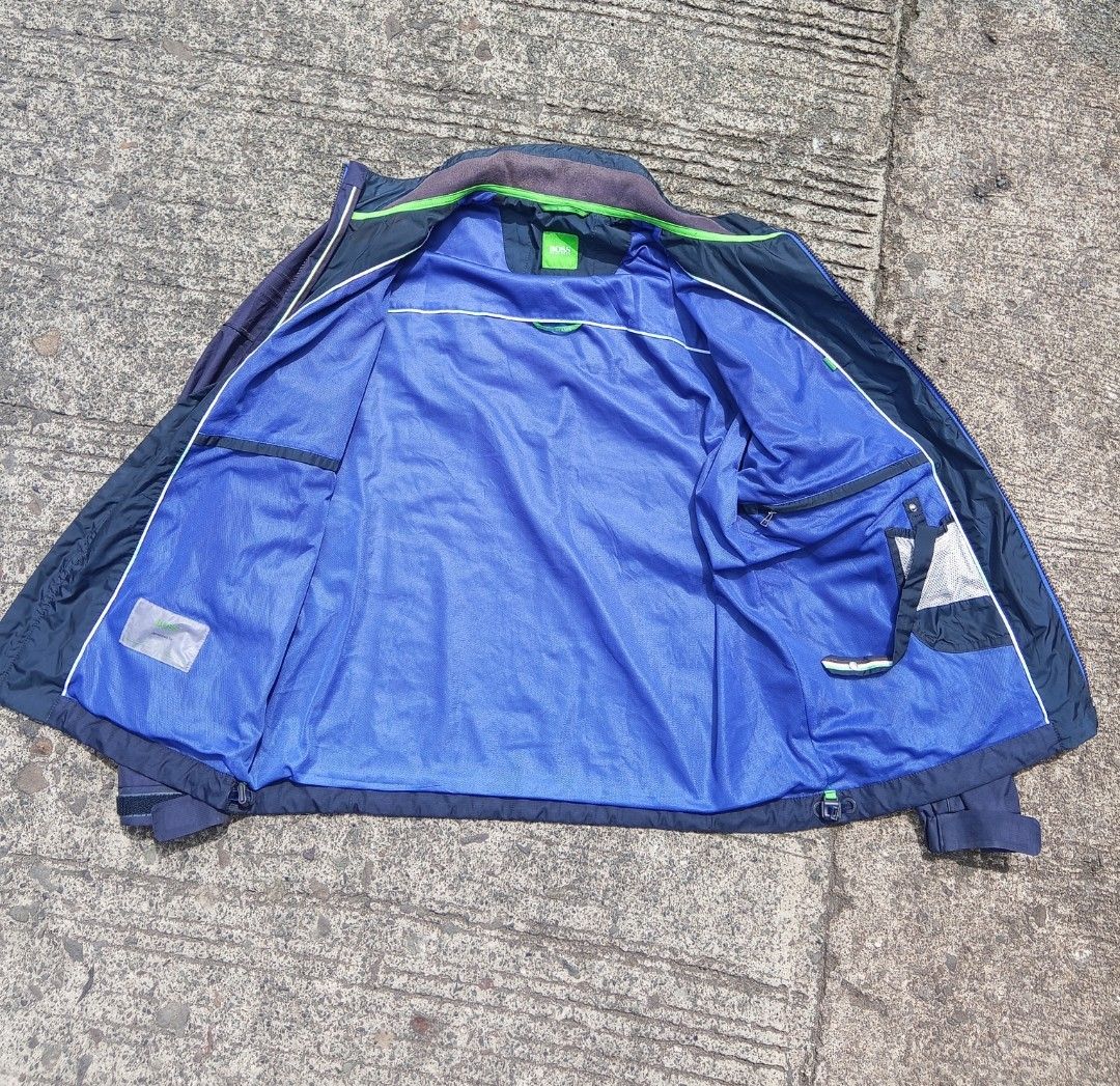 Boss Hugo boss (Category: Activewear) located in Manila. Submitted by aeronroy4577085 (Listing ID 1465388005, Image 3). Description: Windbreaker Hugo boss.