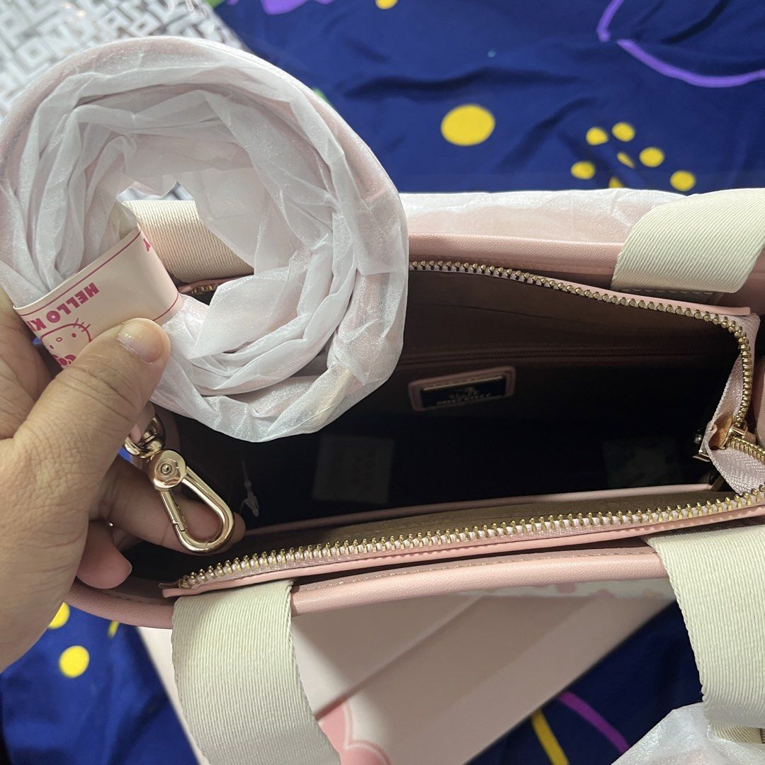 Brand new Hello Kitty 2way Bag Medium size (Category: Cross-body Bags) located in Binangonan. Submitted by messymeshyshop (Listing ID 1465467800, Image 2). Description: Brand new Hello Kitty 2-way Bag Location: Binangonan, Rizal Mop: GCash Shipping: FREE via Spx.