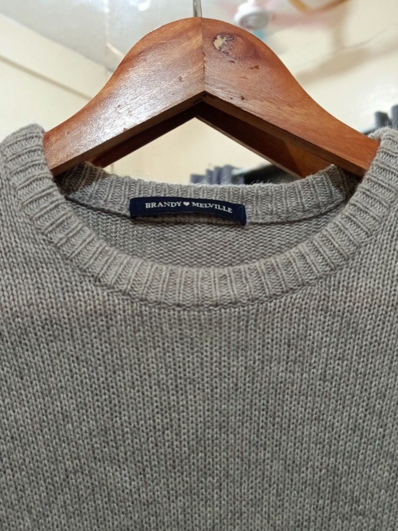 Brandy Melville sweater (Category: Coats, Jackets and Outerwear) located in Butuan. Submitted by thriftsalva_222 (Listing ID 1465435743, Image 2). Description: 📍 Mindanao pay thru gcash including sf direct j&t.