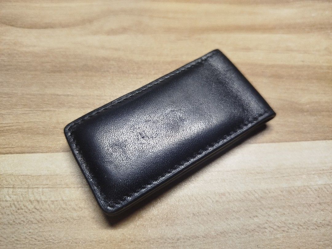 Braun Buffel Leather Money Clip (Category: Wallets & Card Holders) located in Valenzuela. Submitted by joshthian (Listing ID 1465390414, Image 2). Description: May dalawang indentation lines dahil nadaganan ng ibang items dahil na stuck lang siya sa drawer. Bought in Singapore back in 2019 never used since that year. (Photo attached at the end) 1500 fixed. Payment via GCash and shipping via Lalamove or J&T shouldered by the buyer..