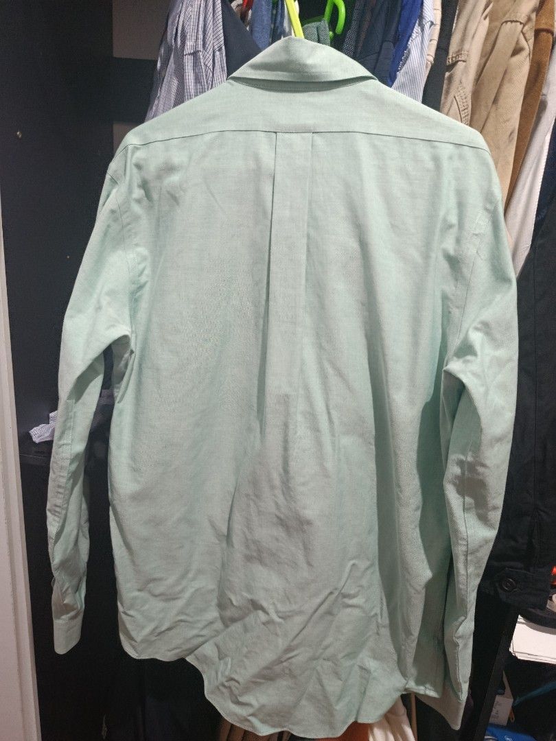 Brooks brothers button down shirt (Category: Tshirts & Polo Shirts ) located in Jaen. Submitted by vinzyrus217291 (Listing ID 1465442692, Image 3). Description: green brooks brothers button down shirt as new condition no issues 10/10 color rate Nueva ecija location 📍 can do meetups or shipping via jnt unli VC and past transaction checking for assurance.