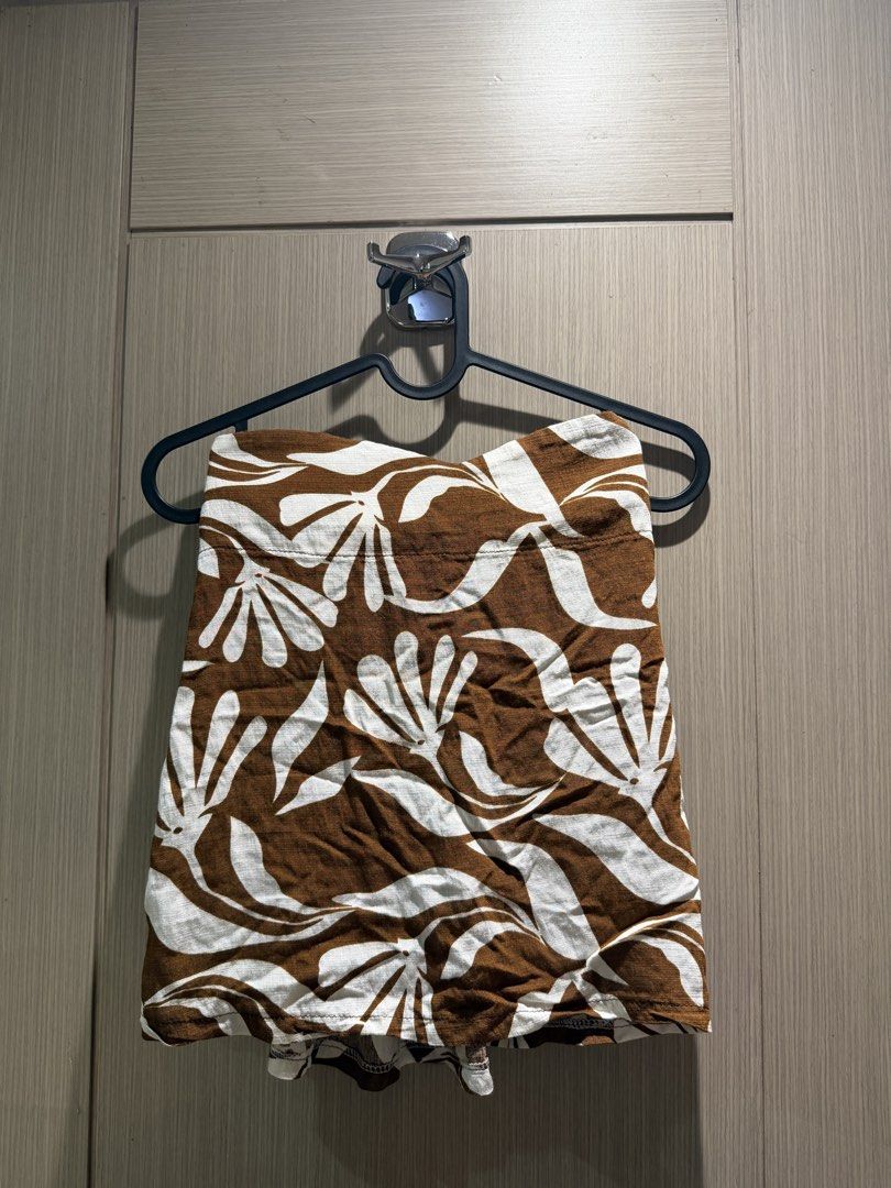 Brown and white floral strapless romper skort (Category: Dresses) located in Manila. Submitted by ekathleeen (Listing ID 1465519432, Image 1). Description: Decluttering!! 👖👚 Size: S Used twice only Loc: Makati .