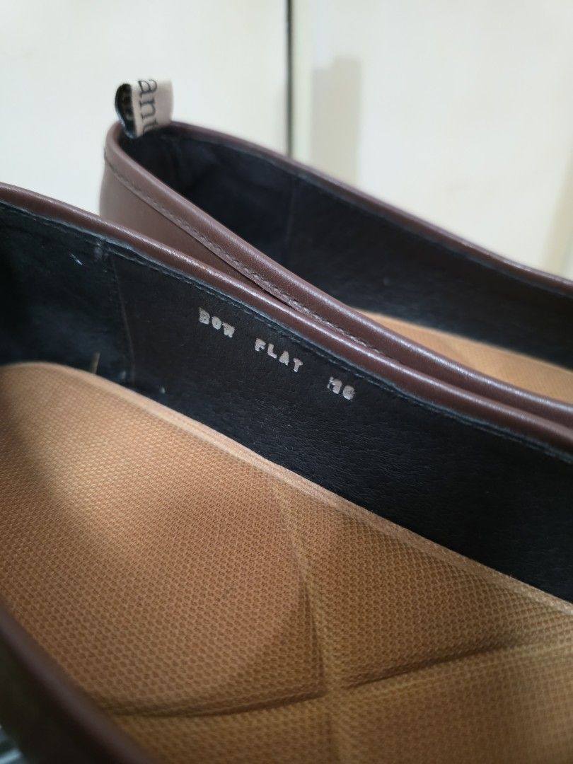 Andante Bow Flat in Mahogany (Category: Flats & Sandals) located in Quezon City. Submitted by buysophie (Listing ID 1465401332, Image 2). Description: - Color: Brown with dark inner lining - Style: Slip-on flats with rounded toe - Detail: Small bow accent on the front - Comfort: Tan cushioned inner sole for all-day wear size 10 bought here on carousell for ₱1,500 but too big on me :( - Condition: Clean upper material, great for daily use.