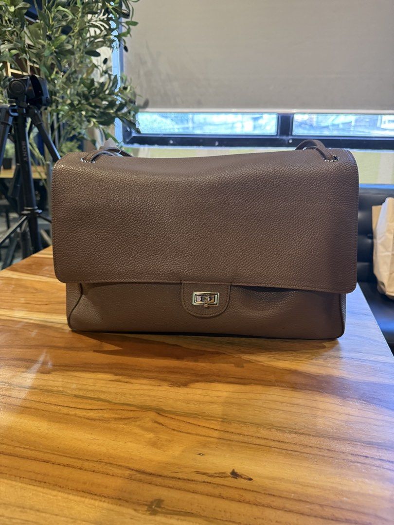 Brown Leather Shoulder Bag with Turn-Lock Closure (Category: Shoulder Bags) located in Libona. Submitted by caramelpopsicle (Listing ID 1465493107, Image 1). Description: - Material: Brown pebbled leather - Design: Large flap front with structured bottom and clean stitching - Hardware: silver-tone metal turn-lock closure and silver-tone strap hardware - Capacity: Spacious interior for daily essentials - Style: Neutral color that matches most outf