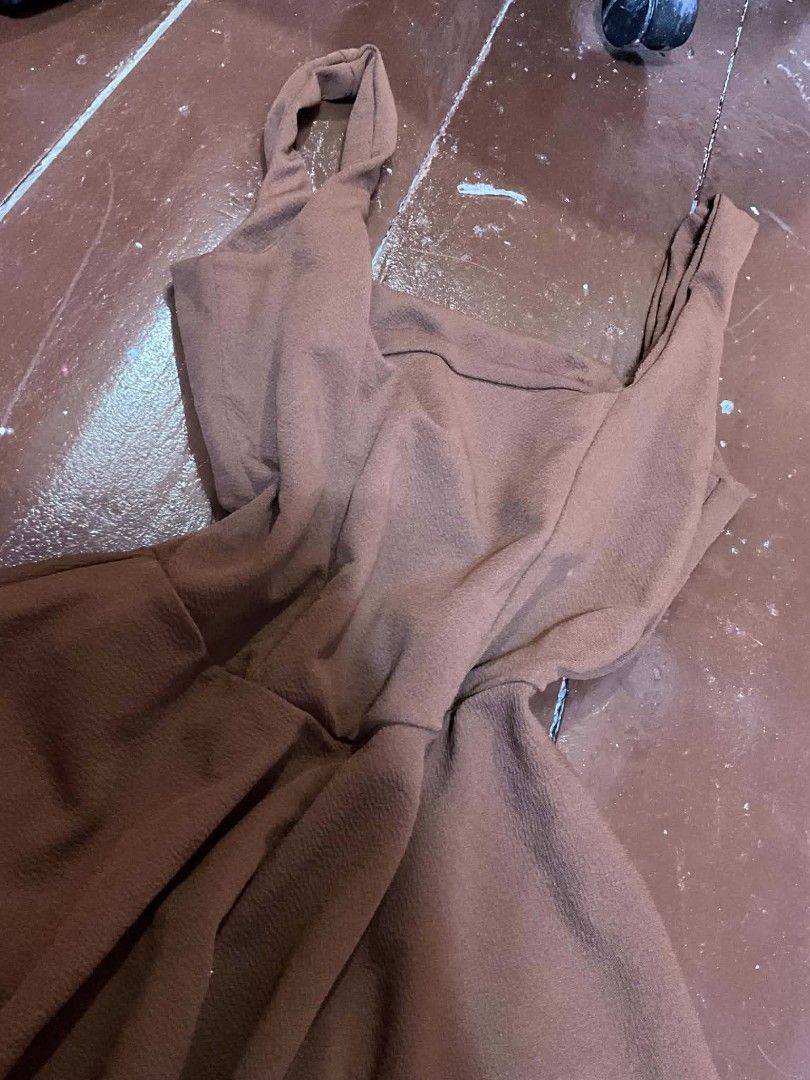 BROWN LONG DRESS (Category: Dresses) located in Manila. Submitted by zesshian (Listing ID 1465510705, Image 2). Description: -used once -brown long dress -church dress -flowy long dress -retro dress -pm for ww -one size dress.