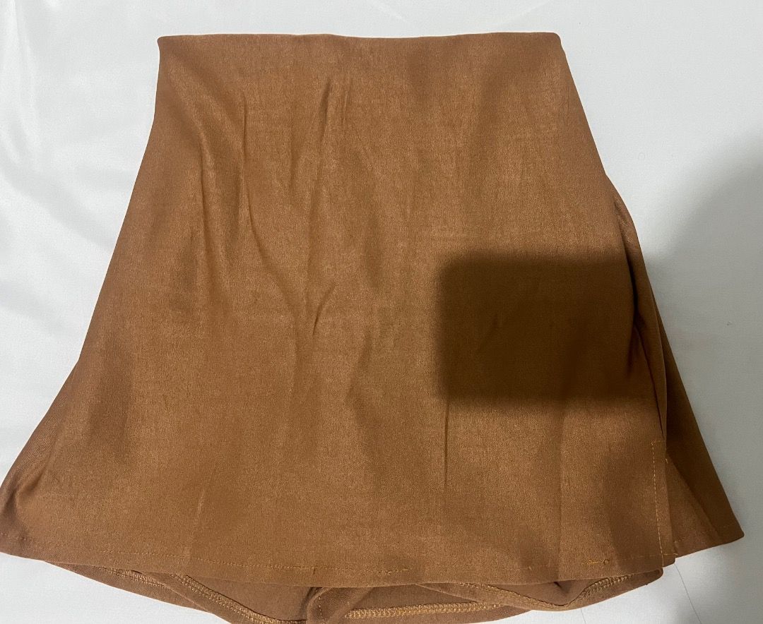Brown Skort (Category: Skirts) located in Caloocan City. Submitted by classicsale (Listing ID 1465427844, Image 1). Description: Skort Size: Can fit XS-S Price: Php 90 + Shipping fee Payment: Gcash / Maya Shipping: LBC / Grab Express / J&T (dm for more options or details) DM FOR MORE INFO.
