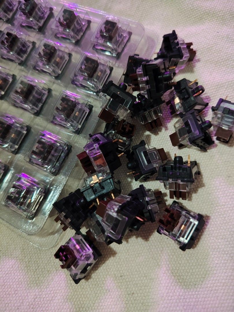 Brown Switch Mechanical Keyboard (Category: Computer Keyboard) located in Mandaluyong City. Submitted by declutter_kween (Listing ID 1465525506, Image 2). Description: - Type: Mechanical keyboard switches with tactile brown stems - Housing: Clear housing for RGB flow - Condition: Pins are straight and ready for PCB mounting - Inclusion: Comes with a plastic tray for easy organization - Perfect for custom keyboard builds or replacements - Ccame wi