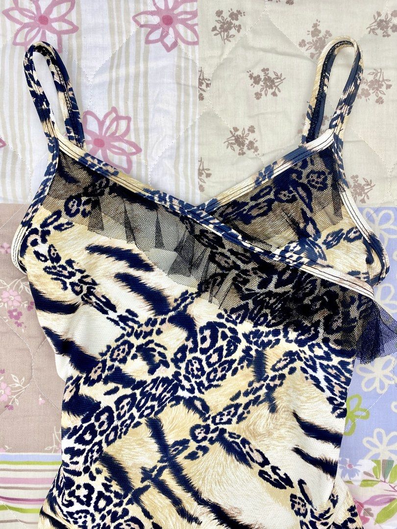 Bukkystop Animal Print Lace Cami Top (Category: Sleeveless) located in Angeles City. Submitted by fruits.ph (Listing ID 1465441164, Image 3). Description: Measurements B:13.5” W:13” L:19” (Fixed Straps) Size on Tag: ❌ Best Fit: S-M *Flat lay measurements* Mannequin Size: M (34”; 25”) Color Rate: 10/10 Flaws: None Fabric Type: Polyester Cotton/ Stretchable Fabric ***Color may vary due to lighting. This item is properly washed and disinfected.***.