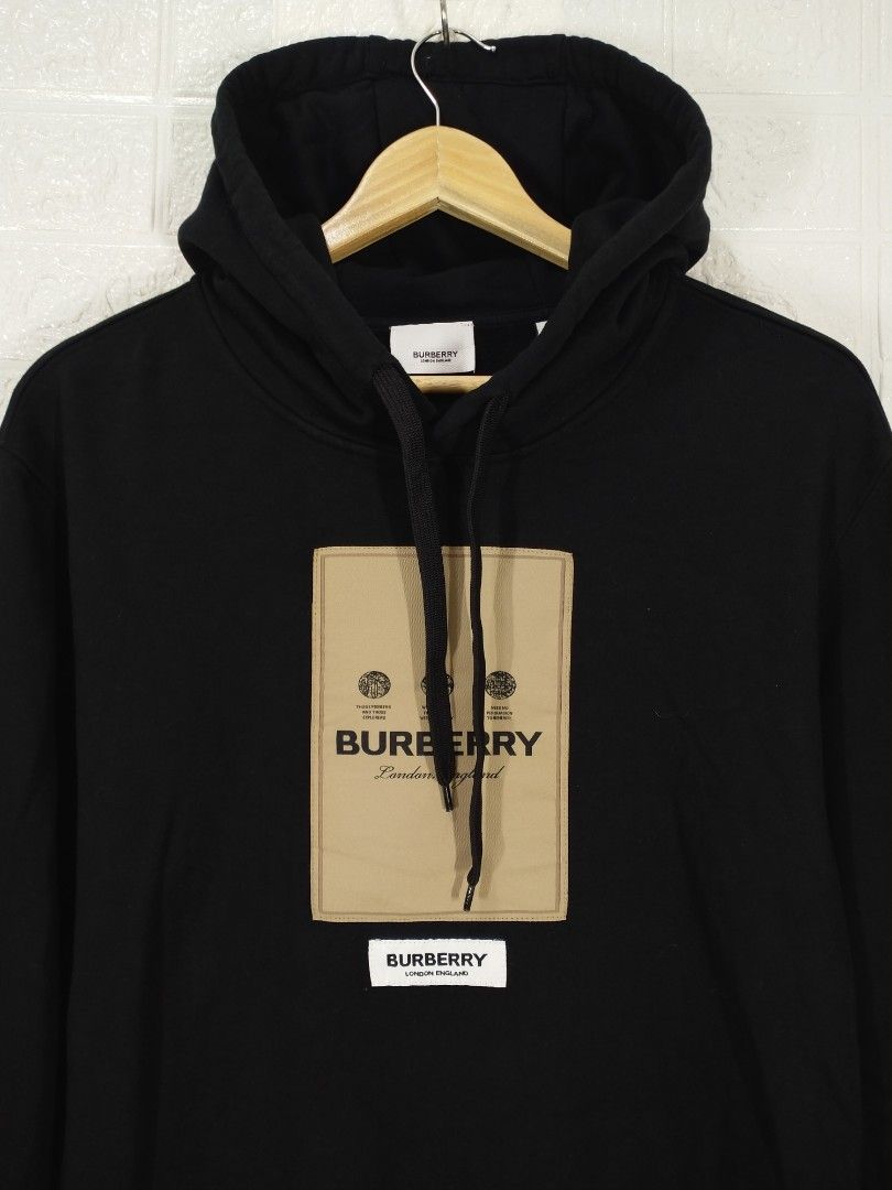 BURBERRY HOODIE (Category: Hoodies) located in Baguio. Submitted by dansteals (Listing ID 1465492249, Image 2). Description: 28 x 23 LARGE NO ISSUE.