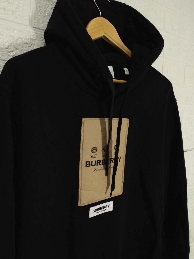 BURBERRY HOODIE (Category: Hoodies) located in Baguio. Submitted by dansteals (Listing ID 1465492249, Image 3). Description: 28 x 23 LARGE NO ISSUE.