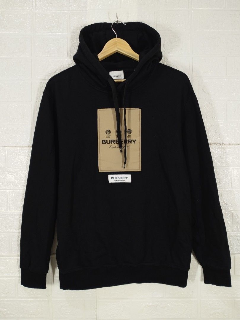 BURBERRY HOODIE (Category: Hoodies) located in Baguio. Submitted by dansteals (Listing ID 1465492249, Image 1). Description: 28 x 23 LARGE NO ISSUE.