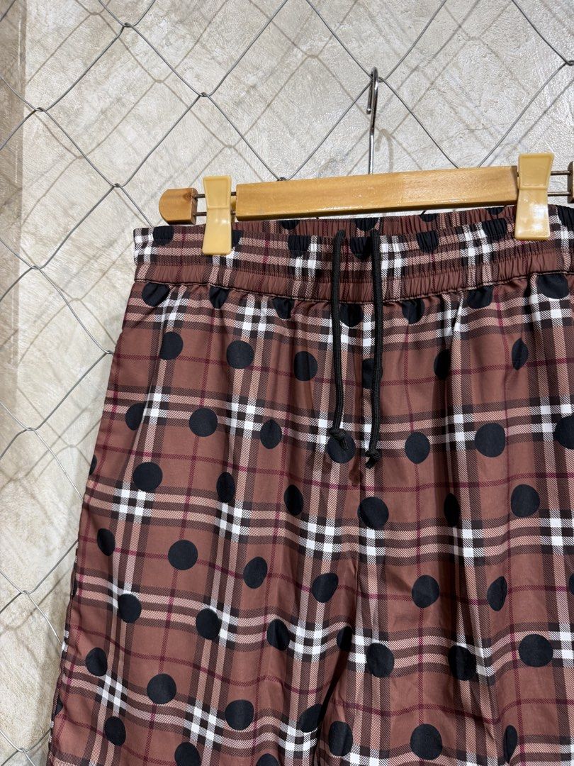 Burberry Polka-Plaid Short. (Category: Shorts) located in Manila. Submitted by ardobe.mnl (Listing ID 1465536668, Image 2). Description: . Size: Large Dimes: 30-36 W x 19” L Condition: Excellent Flaw: None! Dm for inquiries! 📥.