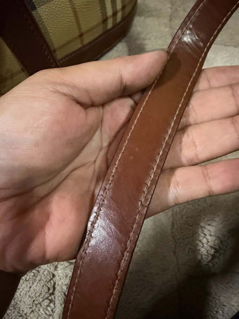 Burberry shoulder bag (Category: Luxury Bags & Wallets) located in Manila. Submitted by geeahnne (Listing ID 1465389830, Image 3). Description: Burberry shoulder bag.