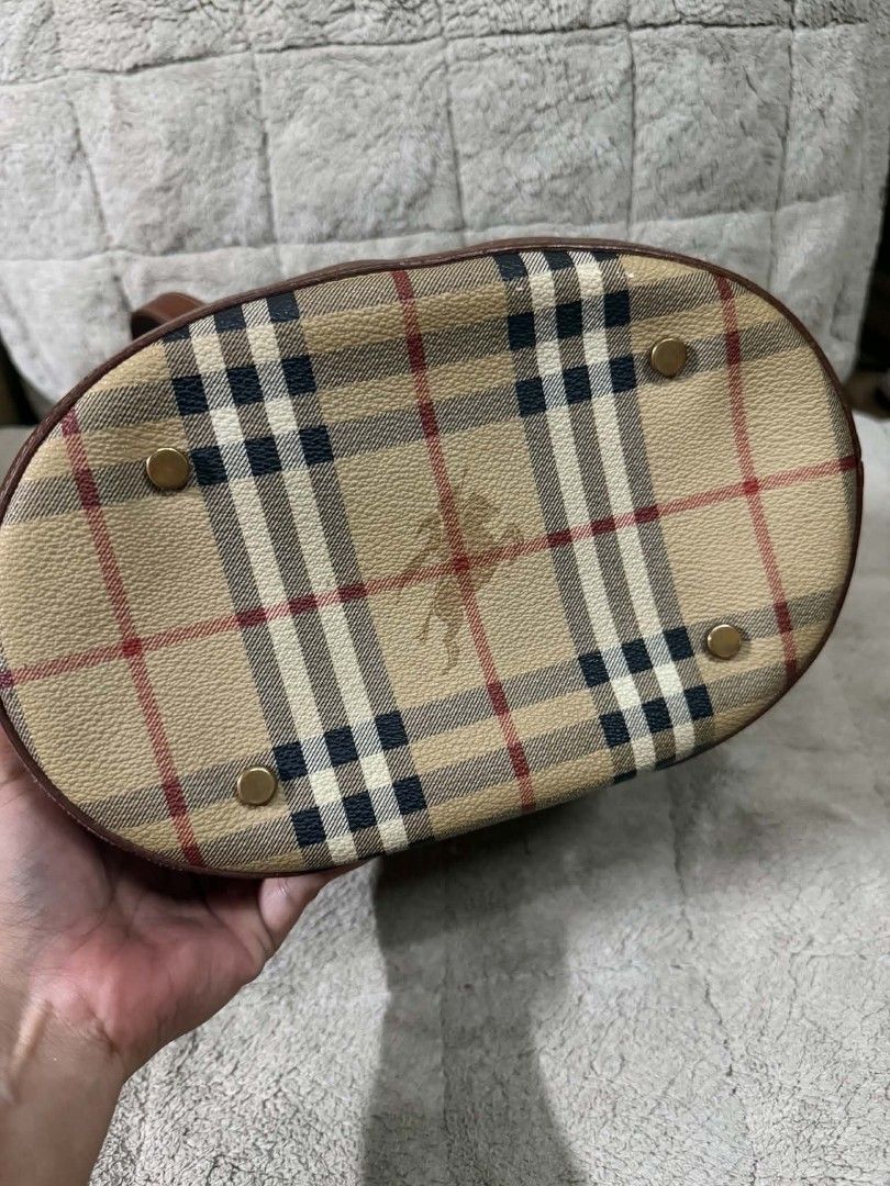 Burberry shoulder bag (Category: Luxury Bags & Wallets) located in Manila. Submitted by geeahnne (Listing ID 1465389830, Image 2). Description: Burberry shoulder bag.
