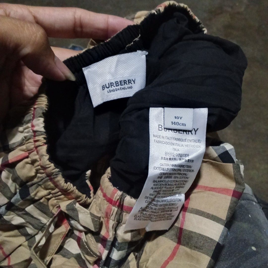 Burberry skirt (Category: Skirts) located in Manila. Submitted by tcbukay_zxc25 (Listing ID 1465490873, Image 3). Description: Burberry skirt excellent.