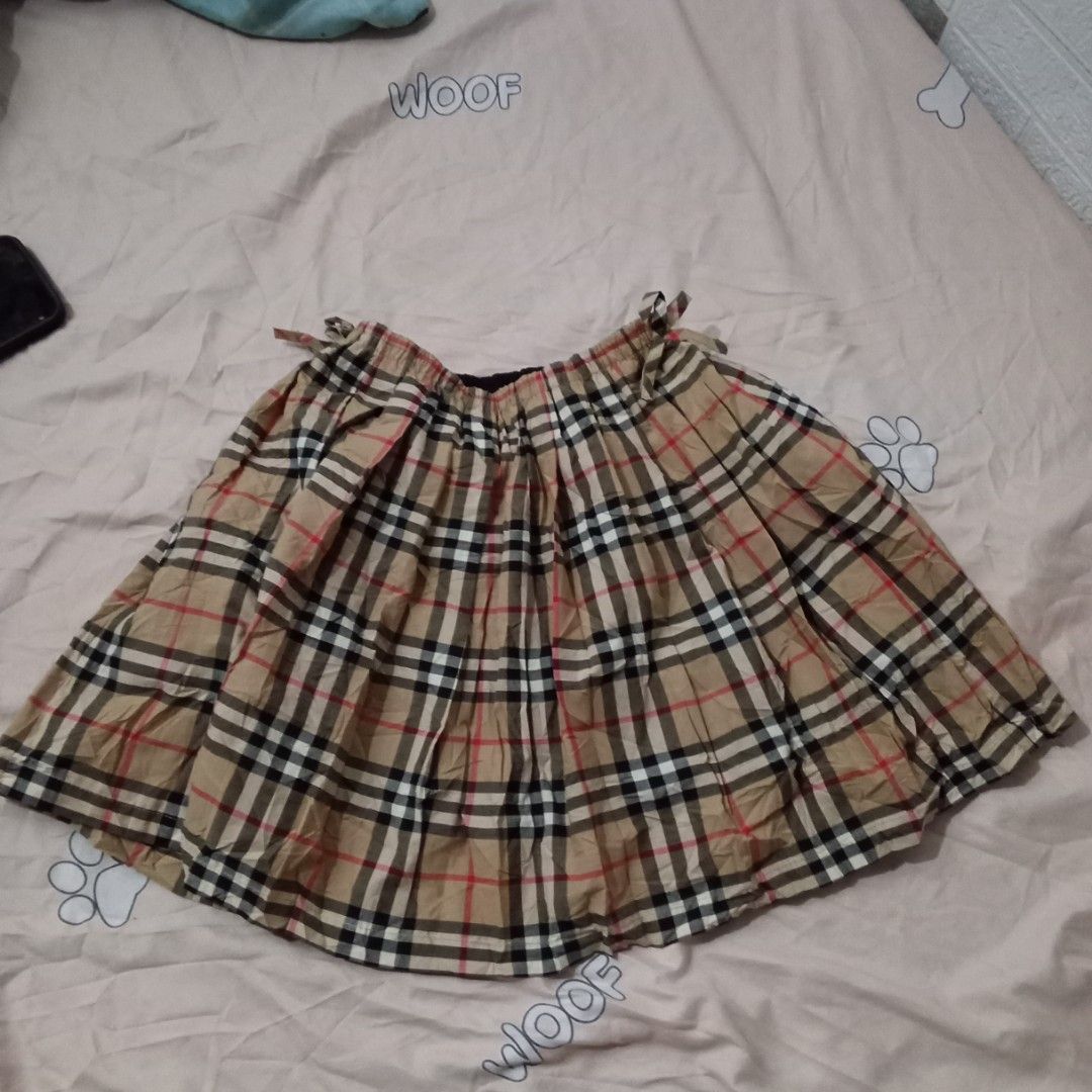 Burberry skirt (Category: Skirts) located in Manila. Submitted by tcbukay_zxc25 (Listing ID 1465490873, Image 1). Description: Burberry skirt excellent.