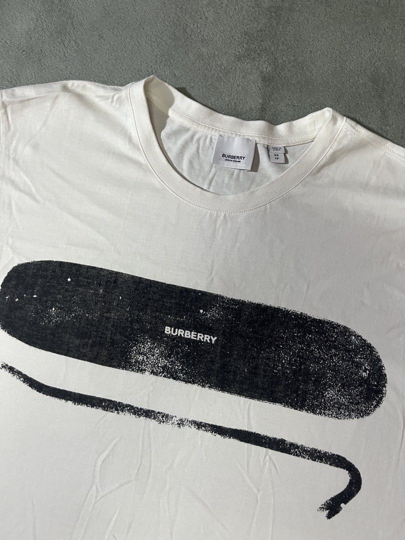 Burberry Tank top (Category: Activewear) located in Marilao. Submitted by thriftyy_69 (Listing ID 1465431235, Image 2). Description: Dimes: 22x27 Condition: 9.5/10 Issue: none.