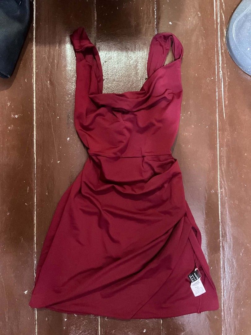 BURGUNDY SLIT MINI DRESS (Category: Dresses) located in Manila. Submitted by zesshian (Listing ID 1465504814, Image 2). Description: -used once -burgundy slit dress -adjustable dress -party dress -maroon dress -mini dress -xs to large (adjustable).