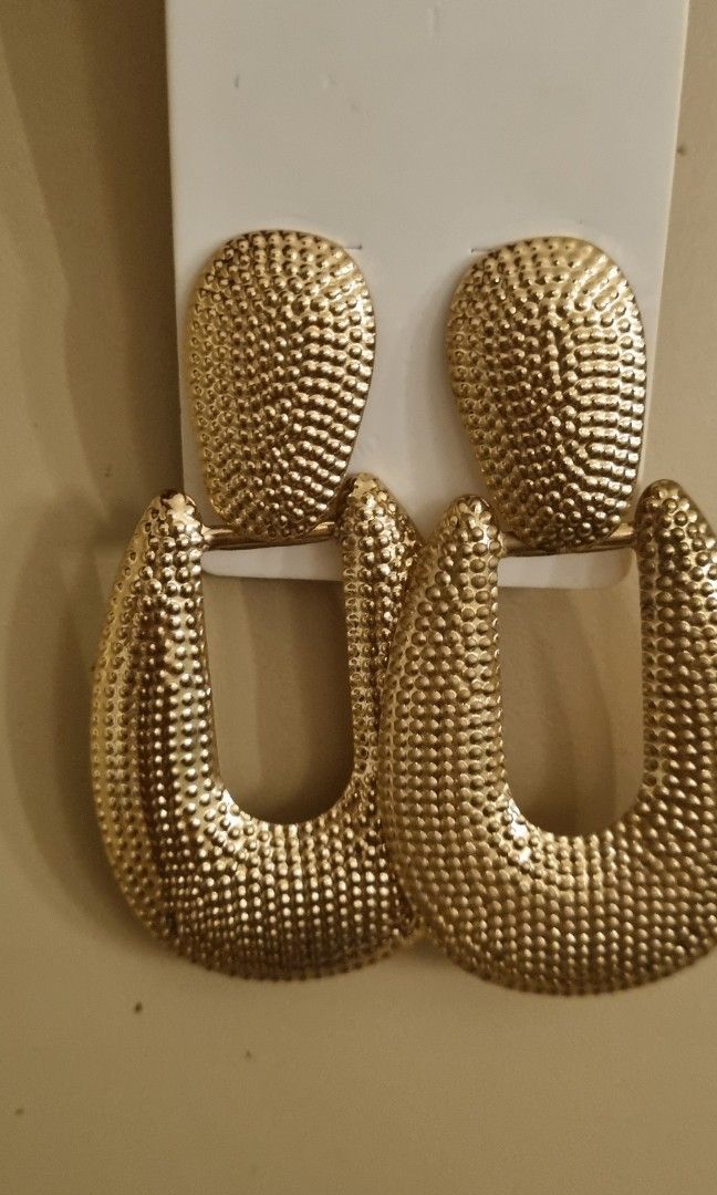 call it spring earing (Category: Earrings) located in Las Pinas. Submitted by leannah (Listing ID 1465483158, Image 1). Description: .