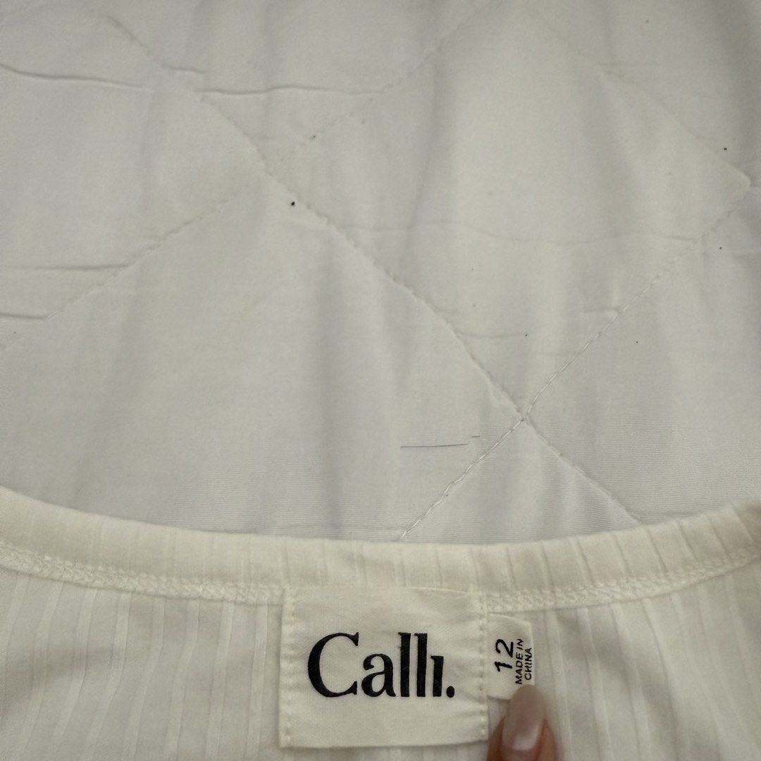 Calli Pacsun Cardigan (Category: Longsleeves) located in Davao. Submitted by aug_amari (Listing ID 1465386093, Image 2). Description: size XS-S brand helping tag: brandy melville.