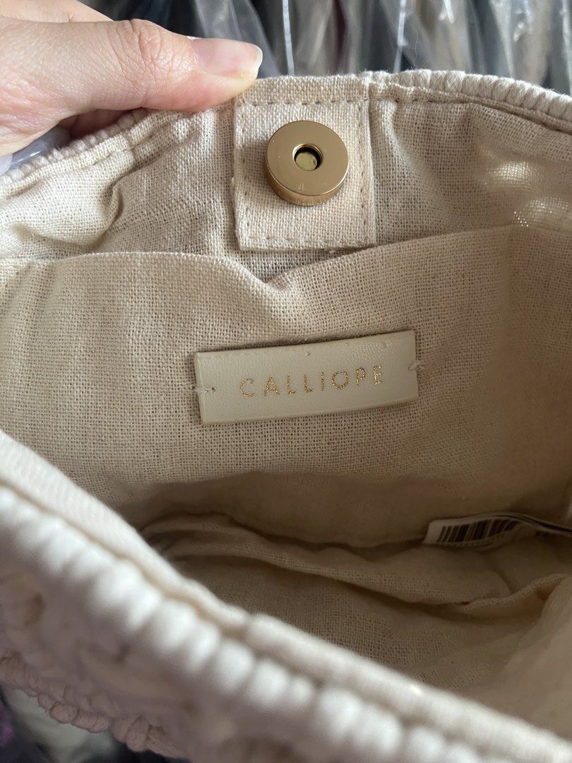 Calliope White beach shoulder bag (Category: Beach Bags) located in Manila. Submitted by justshop.ph (Listing ID 1465544557, Image 3). Description: never used removed tags.