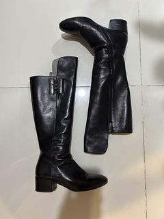 (Category: ) located in . Submitted by miss.manolos.closet (Listing ID 1465387579, Image 1). Description: .