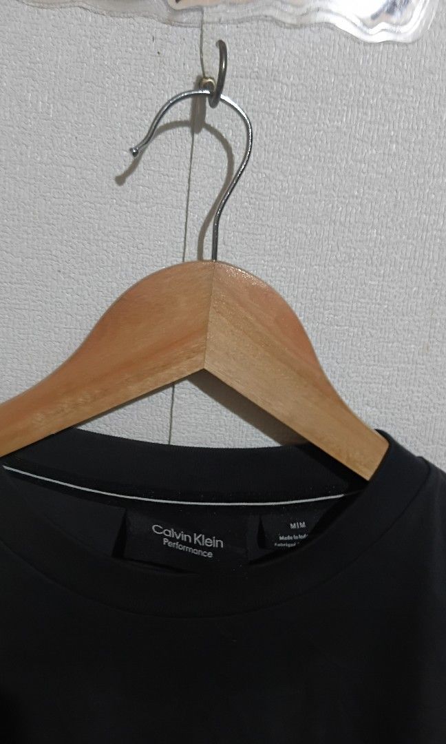 Calvin klein performance (Category: Tshirts & Polo Shirts ) located in Santo Tomas. Submitted by teofilo-thrifted (Listing ID 1465427853, Image 3). Description: Ck Performance Excellent Size medium on tag L26 W21 price 650 free shipping po.