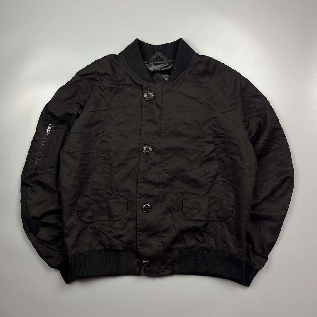 Canada Goose Bomber Jacket (Category: Coats, Jackets and Outerwear) located in Lucena. Submitted by thrft-nd-sll (Listing ID 1465404954, Image 1). Description: Canada Goose Bomber Jacket Size Large Width -24.5 Length -26 Like New Condition Need Wash .