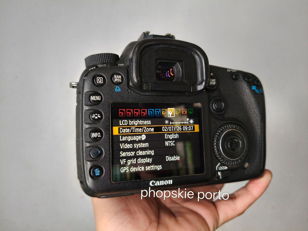 Canon EOS DSLR 7D body magnesium alloy frame (Category: Cameras) located in Cabuyao City. Submitted by phopskie.porto (Listing ID 1465403017, Image 3). Description: READING IS ESSENTIAL PAKI BASA PO MUNA ANG DESCRIPTION For sale pre-loved Canon EOS DSLR 7D body SPECS: 8 frames per second continuous shooting 1080p HD video recording with manual controls 3.0 inch Clear View II LCD screen with 920,000 dots 19-point AF system (all cross-type) 1.0x ma