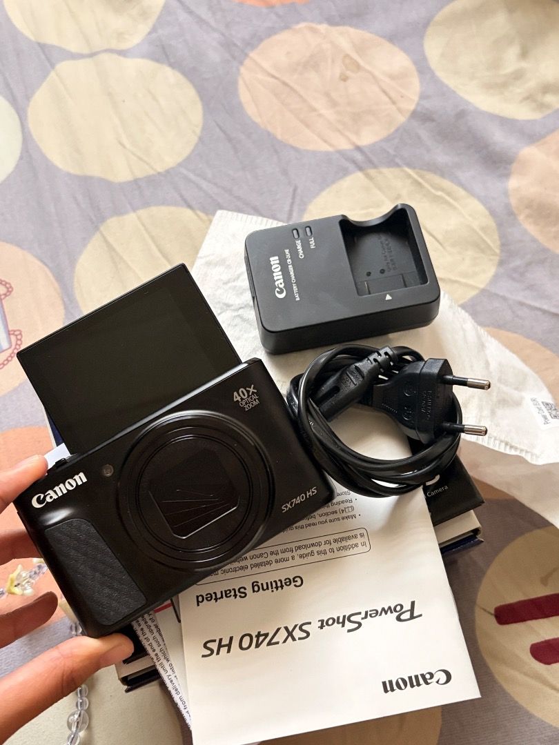 Canon Powershot SX740 (Category: Cameras) located in Manila. Submitted by ngl__ (Listing ID 1465518457, Image 1). Description: Canon Powershot SX740 good as new with complete inclusion .
