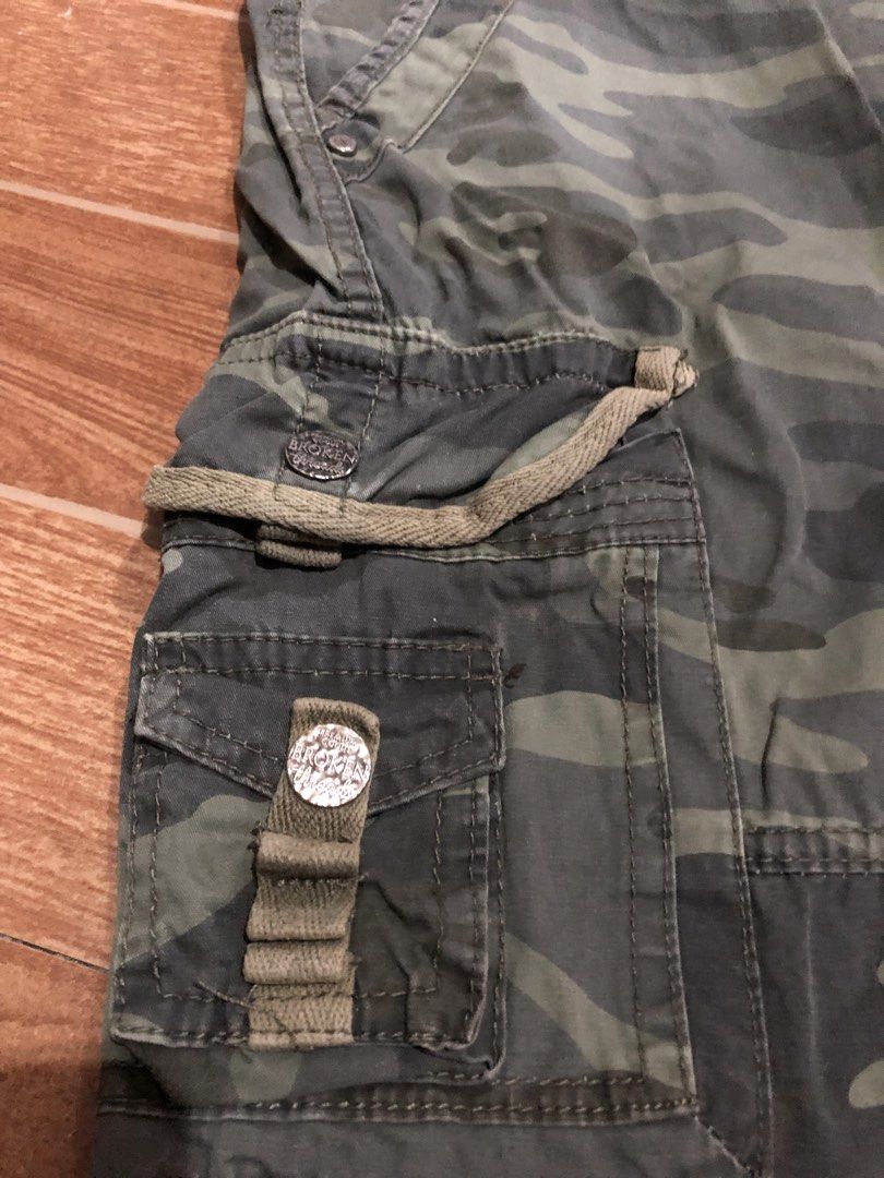 SOLD CAMO Cargo jorts camouflage&panel 32/23inch (Category: Shorts) located in Manila. Submitted by dendenboomshakala (Listing ID 1465448827, Image 3). Description: See pic for details.