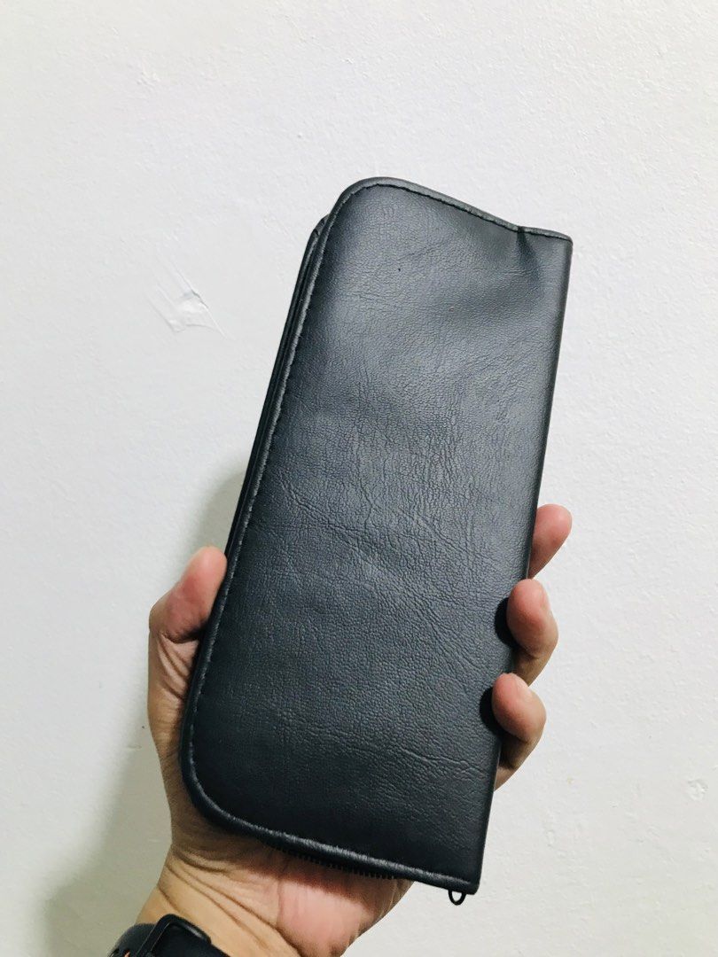 CASED POUCH FOR PEN (Category: Purses & Pouches) located in Gamu. Submitted by 2022bagsbunny (Listing ID 1465415131, Image 1). Description: .