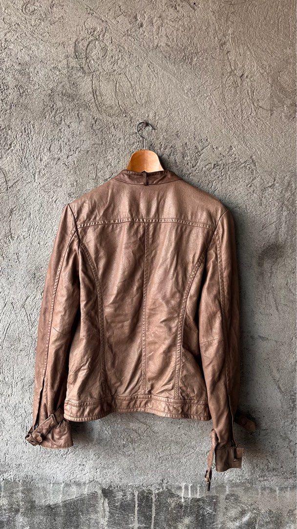 Caslon Brown Leather (Category: Coats, Jackets and Outerwear) located in Cabuyao City. Submitted by kisyana (Listing ID 1465393938, Image 2). Description: .