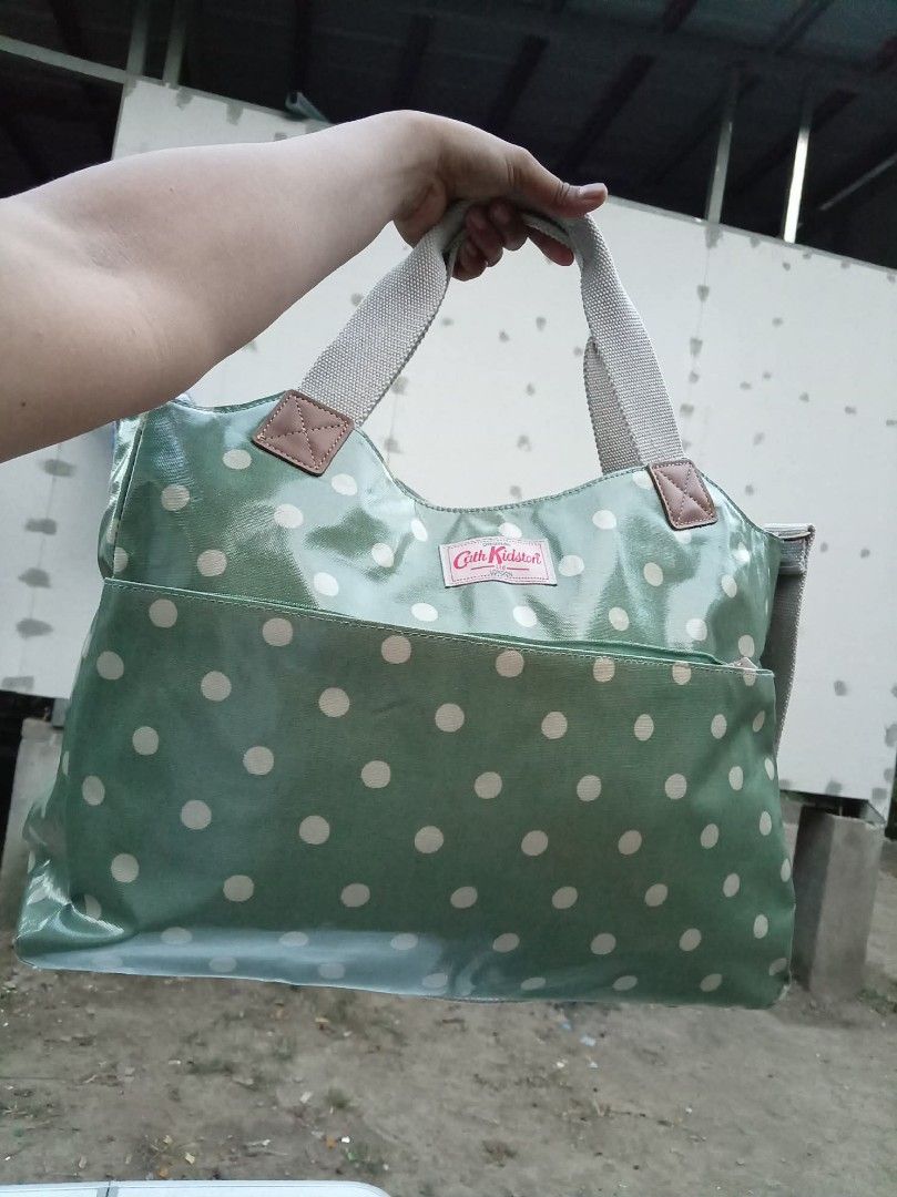 CATH KIDSTON LTD london (Category: Luxury Bags & Wallets) located in Santa Cruz. Submitted by riochino (Listing ID 1465497988, Image 3). Description: RIOCHINO JAPAN SURPLUS Po ito 🤗🤗 expect napo natin kapag surplus pero good Naman Ang quality 🥰🥰💯 2way sling bag.