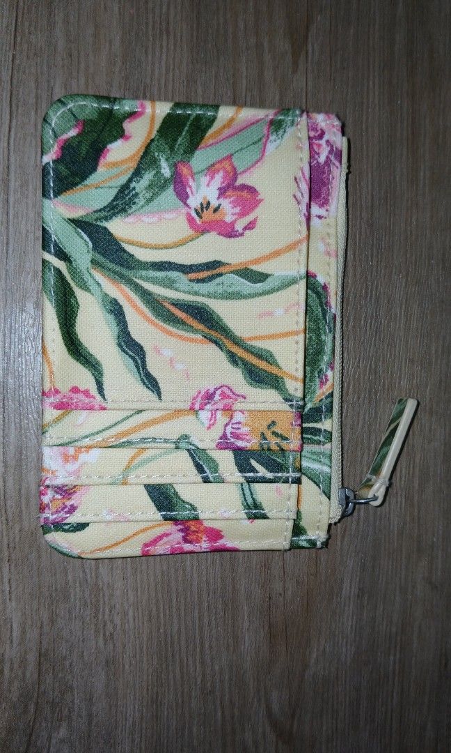 CATH KIDSTON WALLET BNEW (Category: Luxury Bags & Wallets) located in Manila. Submitted by twentyfifthbymaria (Listing ID 1465501124, Image 2). Description: not my style i like long wallets decluttering negotiable.