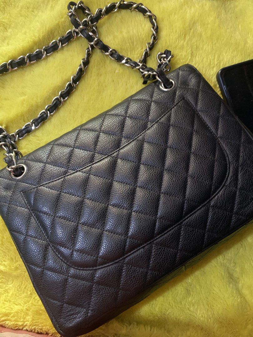 Caviar Large Size (Category: Shoulder Bags) located in Davao. Submitted by goldenstone_0be9b3 (Listing ID 1465394121, Image 3). Description: Ang ganda neto swear! Walang issue ang labas pati sling naging gamoza lang ang loob pero maganda po sya i swear! No rubs Maganda to kasi malaki tas caviar leather pa.